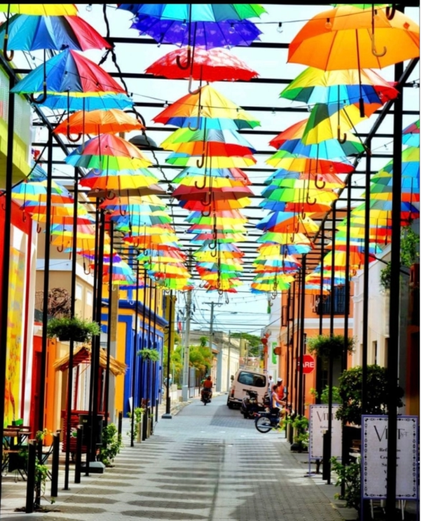 Tourists walking under umbrellas in Puerto Plata